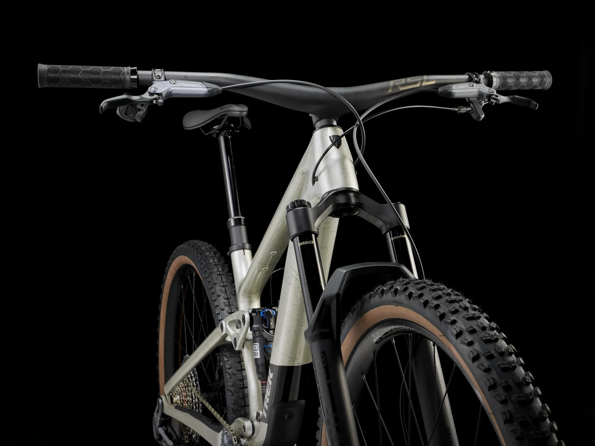 2025 Trek Top Fuel 9.8 GX AXS Gen 4- Lunar Silver - Image 4