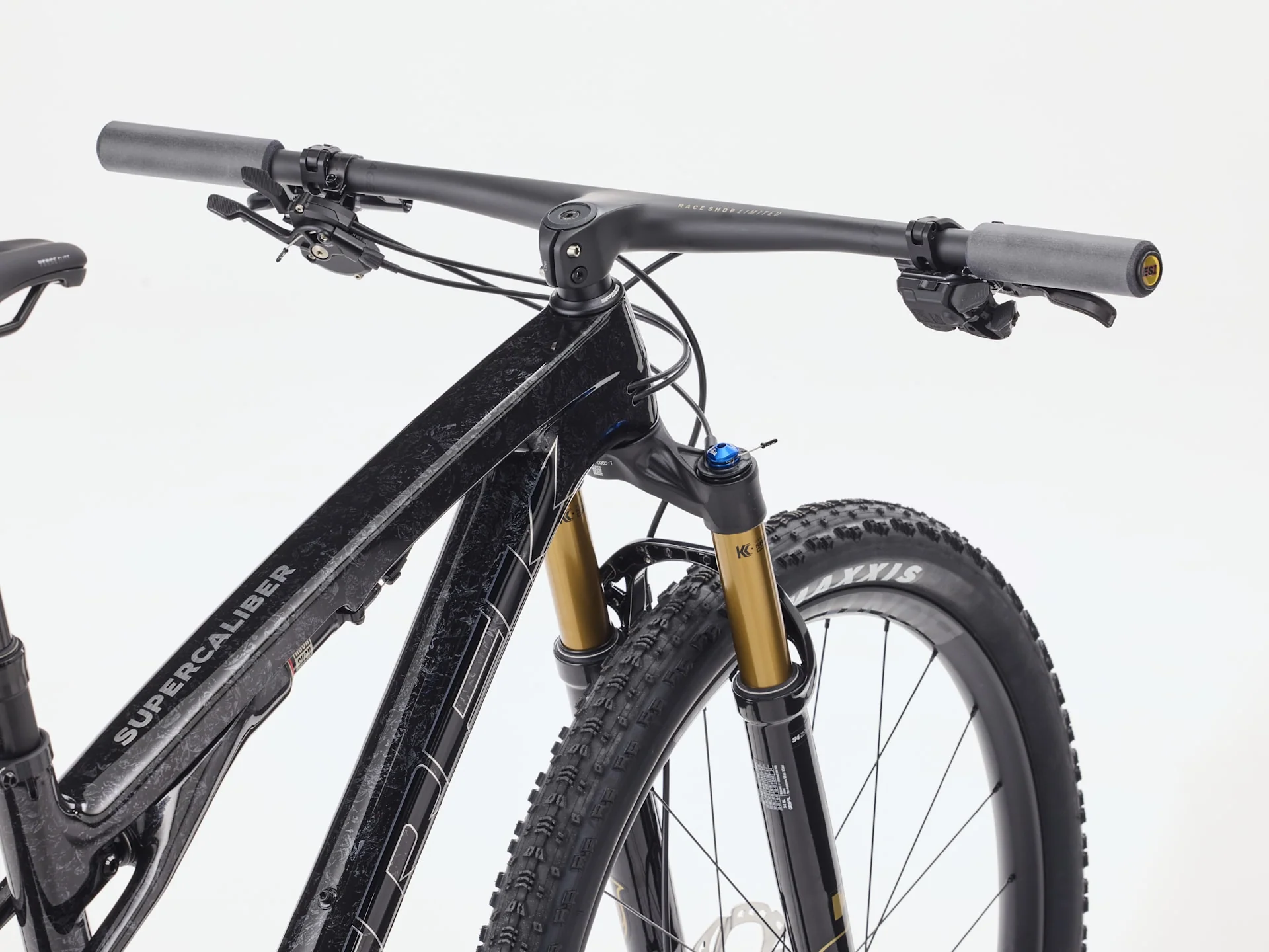 2026 Trek Supercaliber SLR 9.8 XT Di2 Gen 2 - Carbon Smoke/Galactic Grey Marble - Image 4