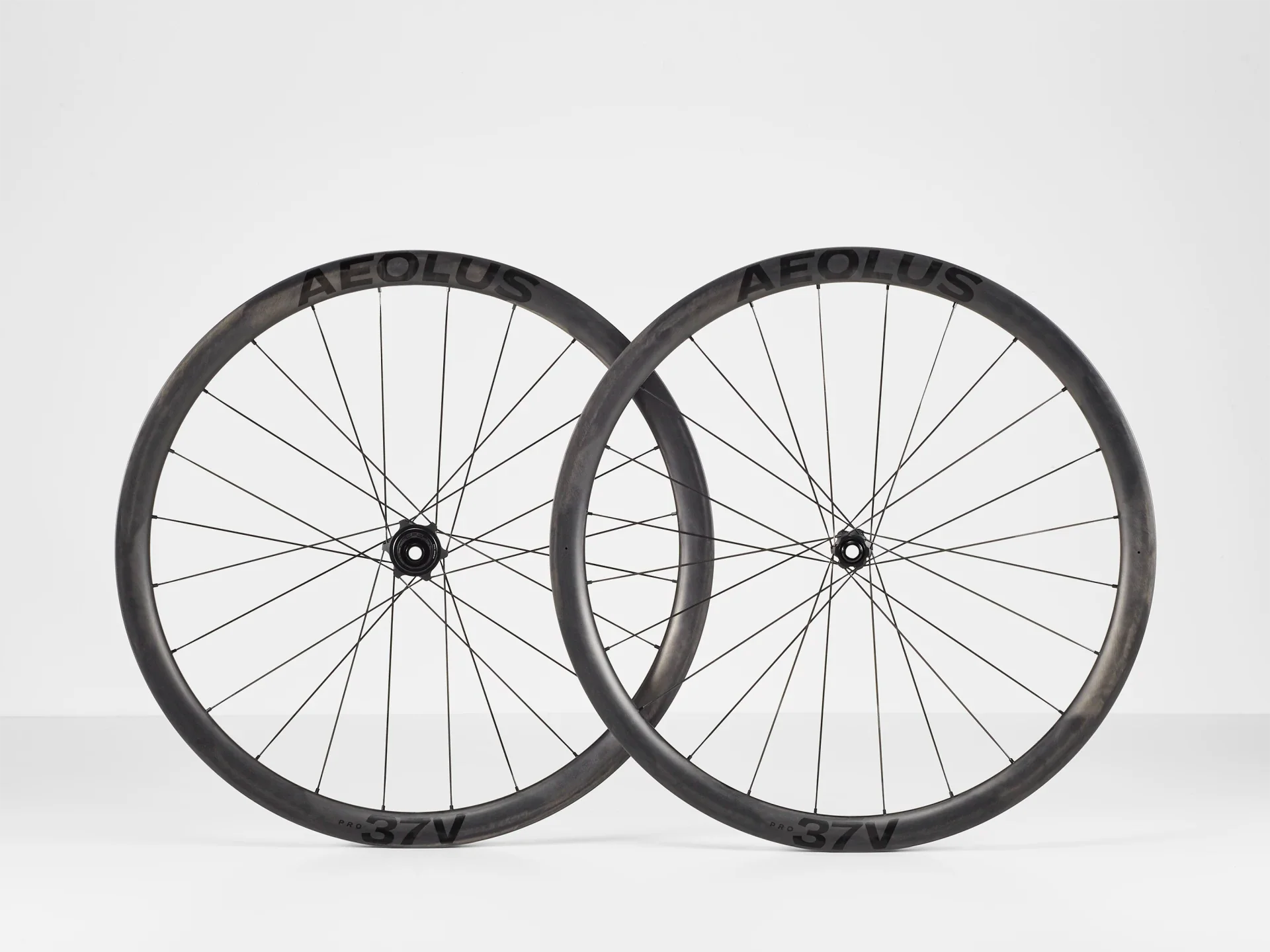 Bontrager Aeolus Pro 37V Disc TLR Road Wheel - Image 2