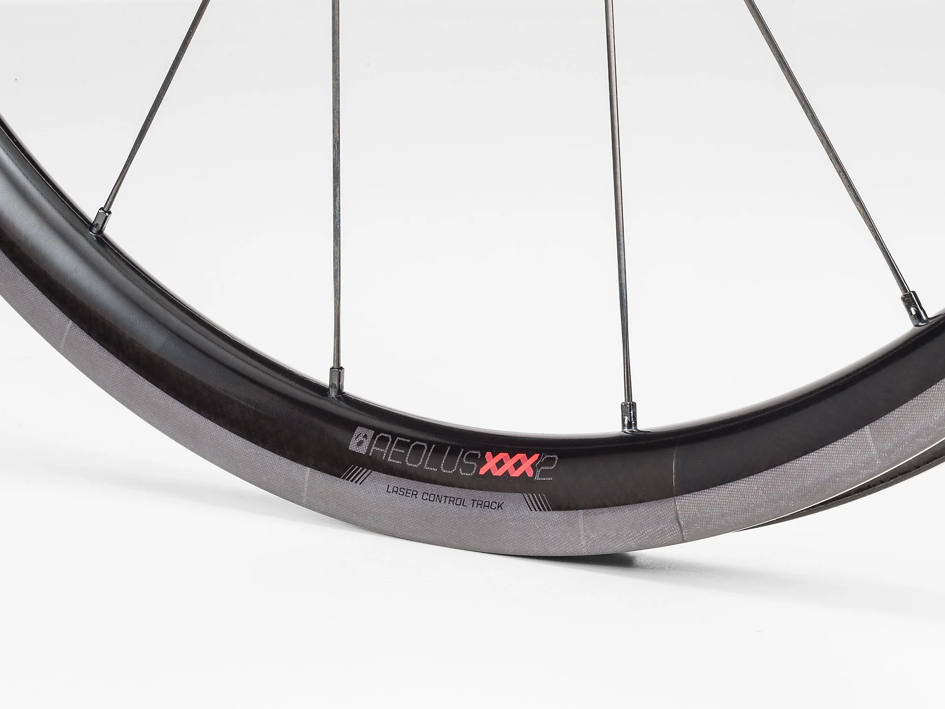 Bontrager Aeolus XXX 2 TLR Clincher Road Wheel - Image 2