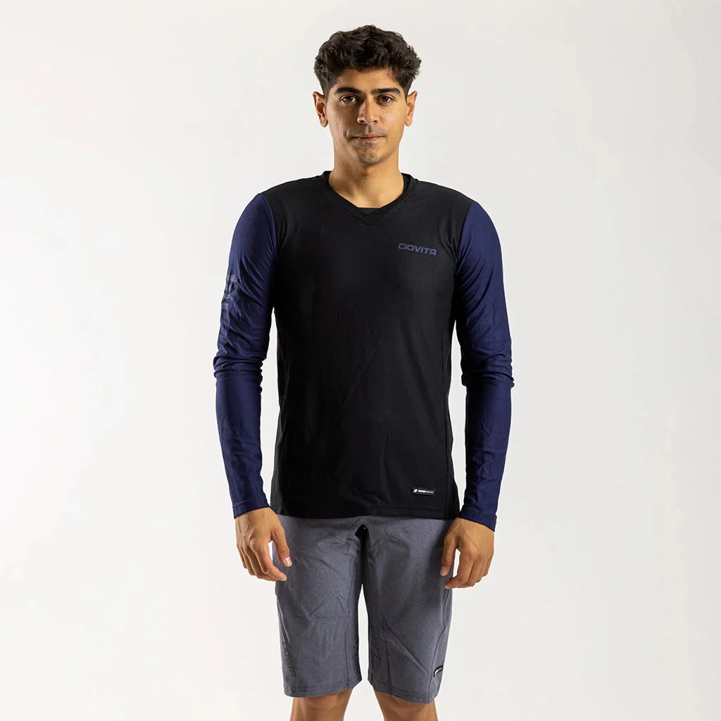 Ciovita Mens AR Long Sleeve Trail Tee- Black/ Navy - Image 2