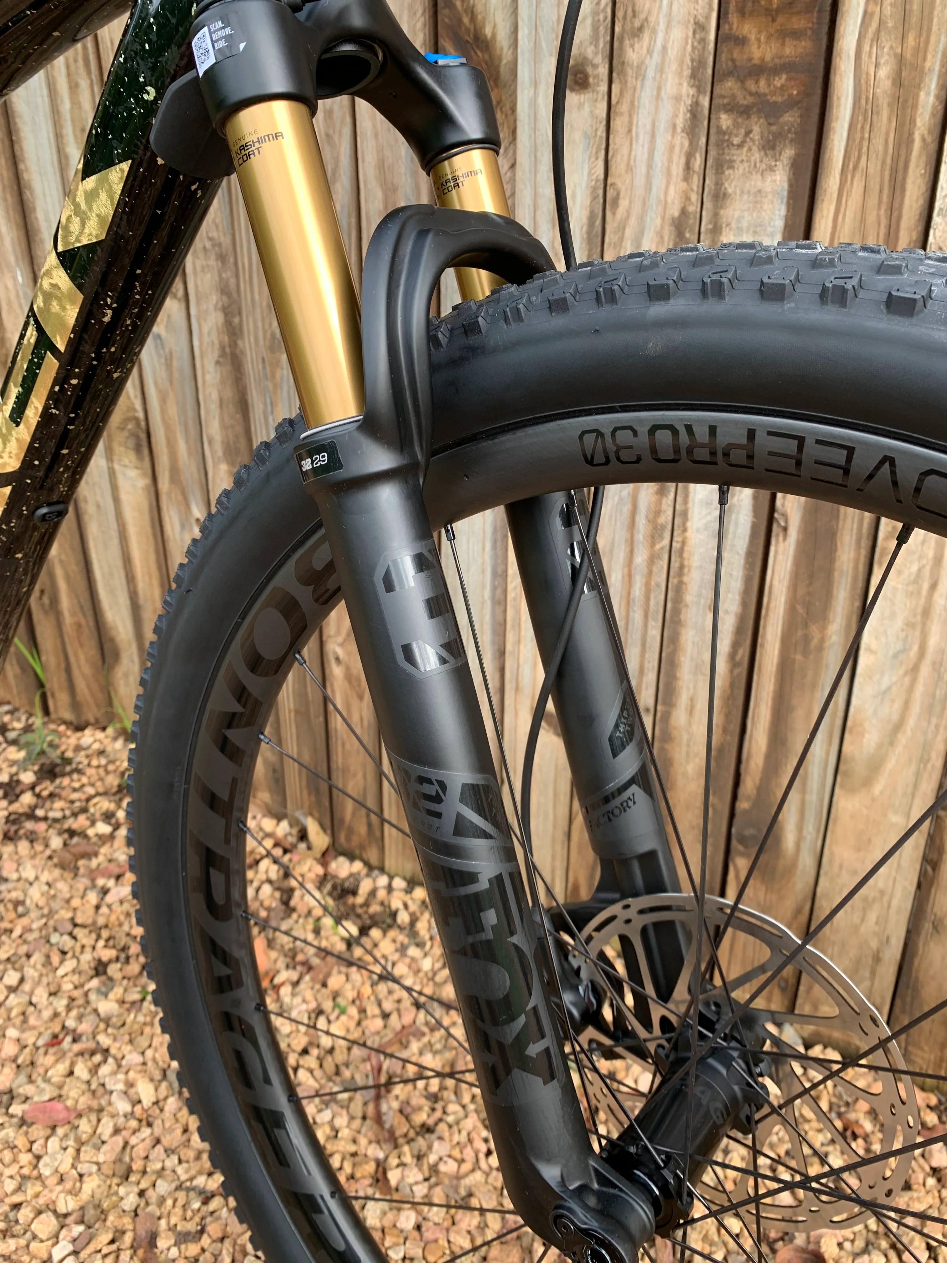 Gen 1 Trek Supercaliber 9.8 GX - Project One Sweet Gold Leaf (Large) - Image 10