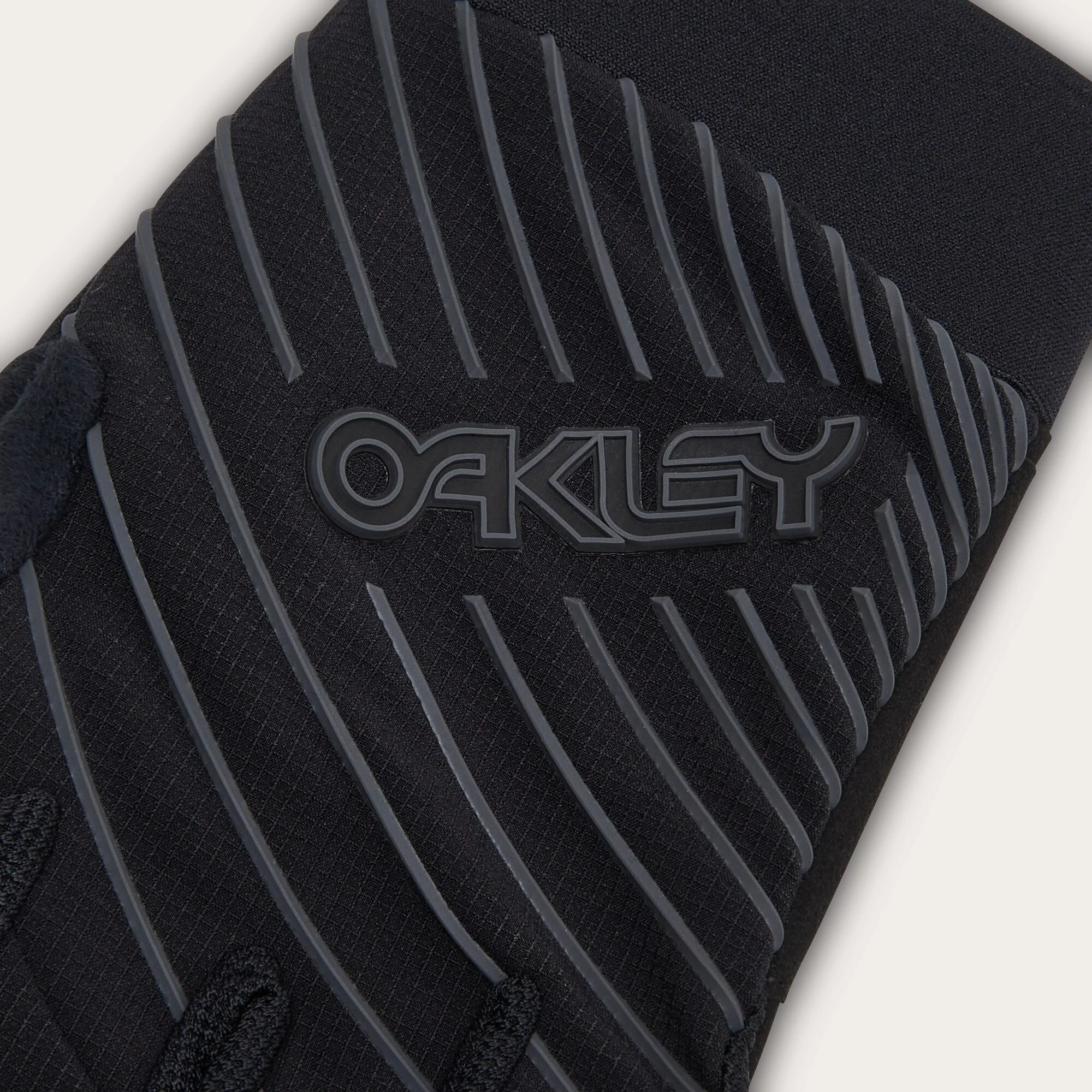 Oakley Drop in MTB Glove 2.0- Black/ Uniform Grey - Image 2